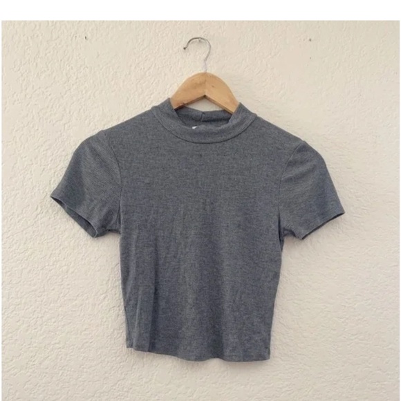 Destined Gray Mock Neck Crop Top Size Small - Picture 1 of 3